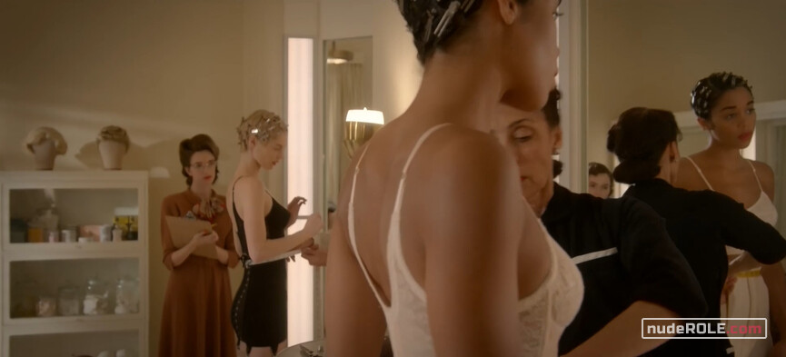 3. Claire Wood sexy – Hollywood s01e03-07 (2020)
