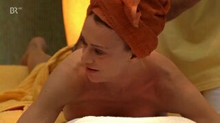 Barbara Lenzig nude – Männer lügen nicht (2010)
