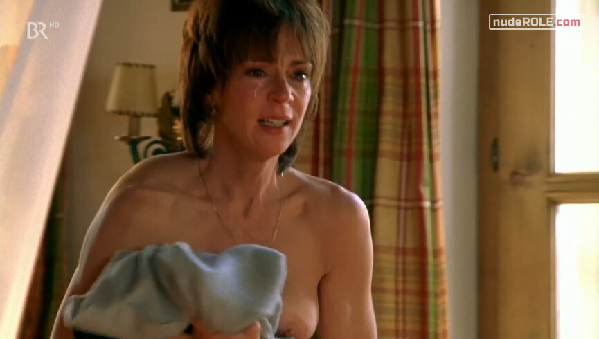 6. Barbara Lenzig nude – Männer lügen nicht (2010)