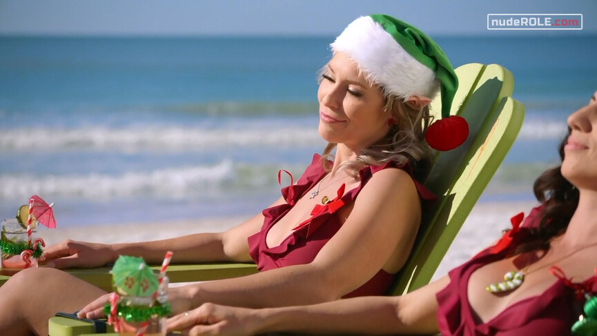 4. Elfette sexy, Sparkle sexy – Elfette Saves Christmas (2019)