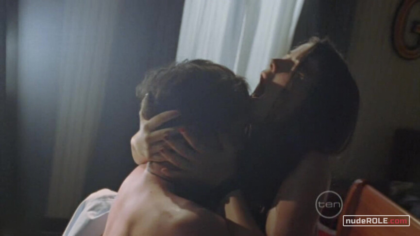 2. Raffa nude – The Cooks s01e13 (2005)