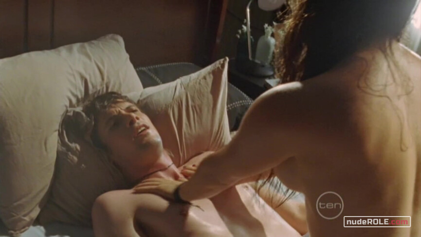 4. Raffa nude – The Cooks s01e13 (2005)