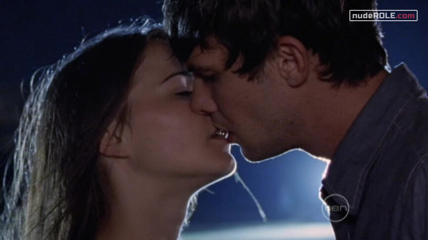 2. Raffa nude – The Cooks s01e06 (2004)