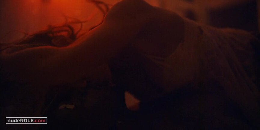 2. Victoria sexy, Whitney sexy – A Violent Man (2017)