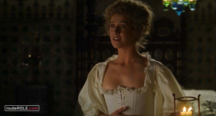 3. Marcela sexy, Diana nude – The Dog in the Manger (1996)