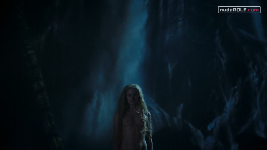 14. Sarah nude , Selah sexy – The Other Lamb (2019)