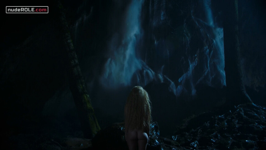 5. Sarah nude , Selah sexy – The Other Lamb (2019)