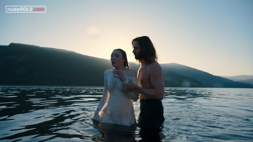 9. Sarah nude , Selah sexy – The Other Lamb (2019)