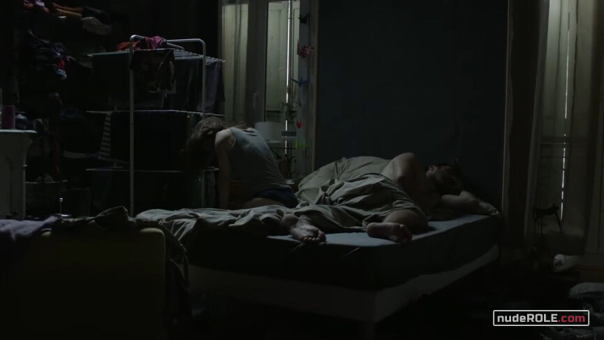 3. Stéphanie nude – Grounded (2014)