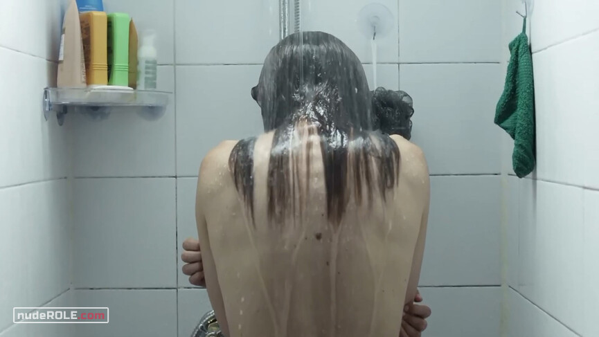 4. Stéphanie nude – Grounded (2014)