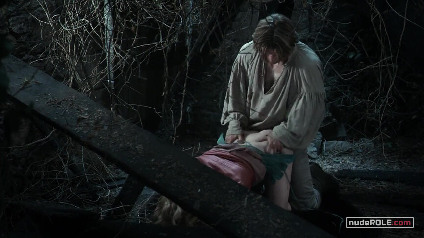2. Cersei Lannister sexy – Game of Thrones s01e01 (2011)