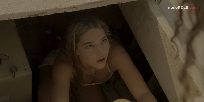 2. Kiara Carrera sexy, Sarah Cameron sexy – Outer Banks s01e06 (2020)