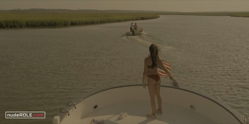 4. Kiara Carrera sexy, Sarah Cameron sexy – Outer Banks s01e06 (2020)