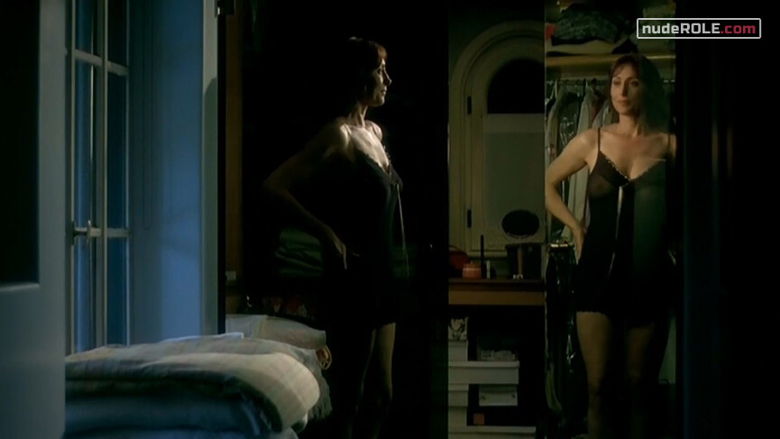13. Delia nude, Cristina nude – Heartlift (2005)