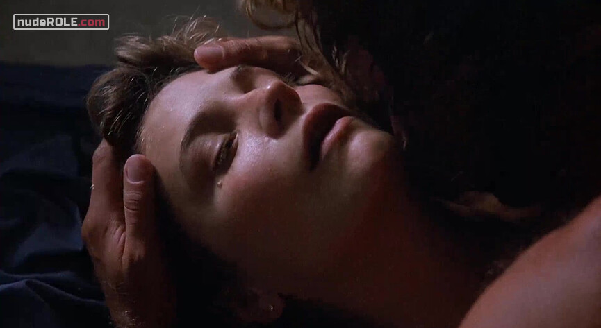 18. Samantha sexy, Kate Jacobs nude – Side Out (1990)
