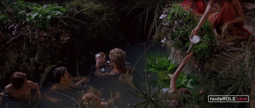 2. Hermia sexy, Helena sexy – A Midsummer Night's Dream (1999)