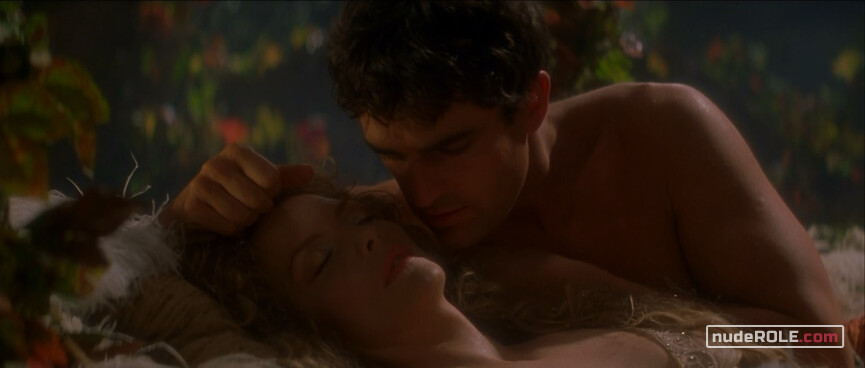 7. Hermia sexy, Helena sexy – A Midsummer Night's Dream (1999)