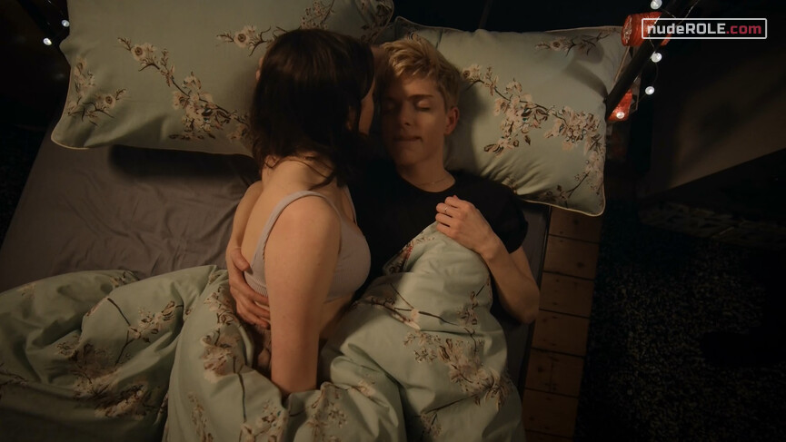 11. Mae nude , George sexy – Feel Good s01e01-05 (2020)