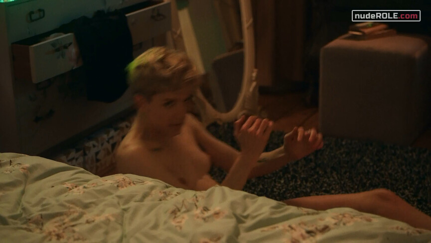 16. Mae nude , George sexy – Feel Good s01e01-05 (2020)