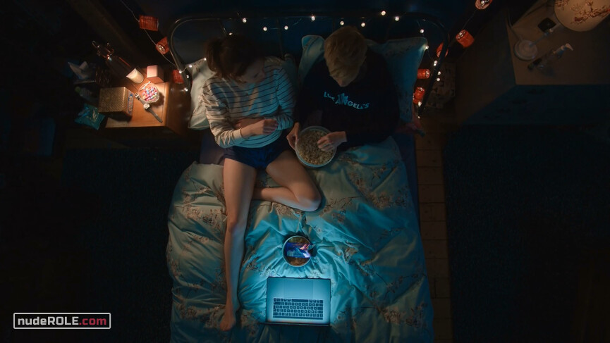 4. Mae nude , George sexy – Feel Good s01e01-05 (2020)