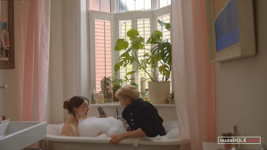 7. Mae nude , George sexy – Feel Good s01e01-05 (2020)