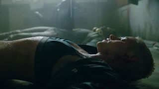 Norah Price sexy, Emily Haversham sexy – Underwater (2020)