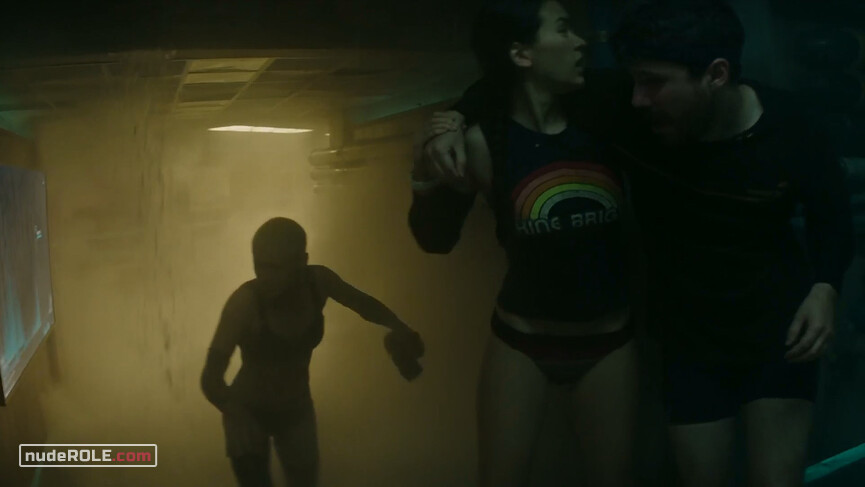 10. Norah Price sexy, Emily Haversham sexy – Underwater (2020)