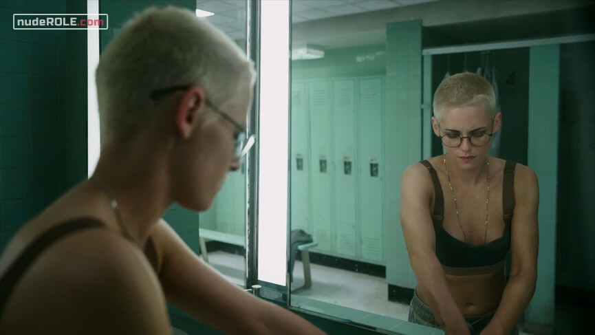 2. Norah Price sexy, Emily Haversham sexy – Underwater (2020)