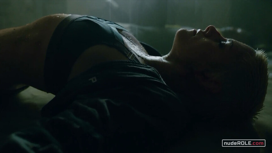 5. Norah Price sexy, Emily Haversham sexy – Underwater (2020)