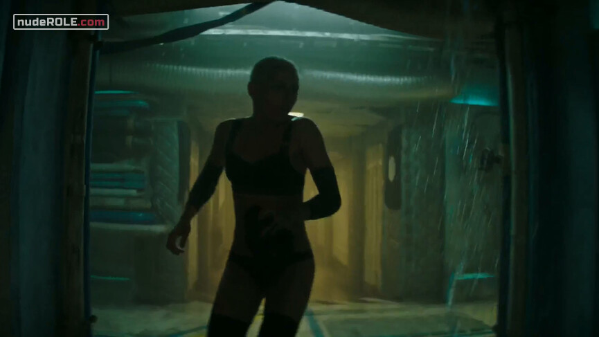 9. Norah Price sexy, Emily Haversham sexy – Underwater (2020)