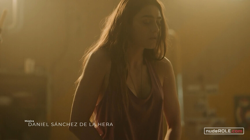 4. Julia Pérez Noval nude , Alma López-Durán sexy – The Barrier s01e07 (2020)