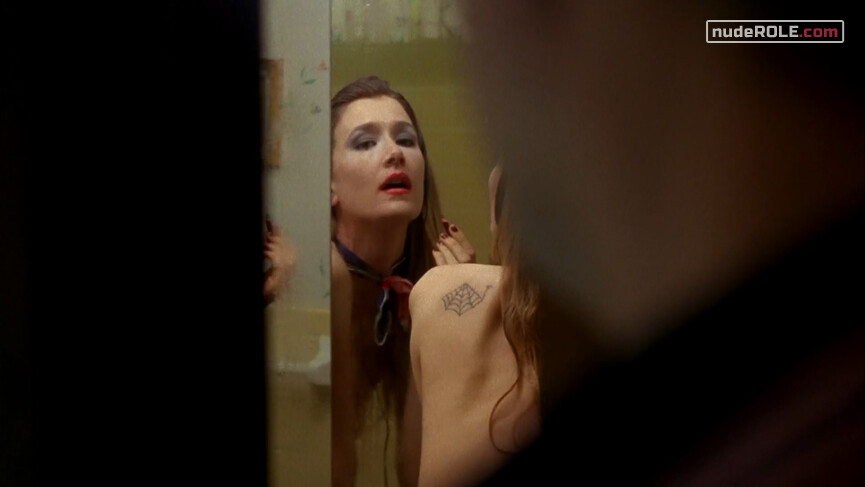 2. Ruth Stoops sexy – Citizen Ruth (1996)