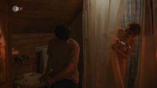 Christa Bohla nude – Preis der Freiheit (2019)