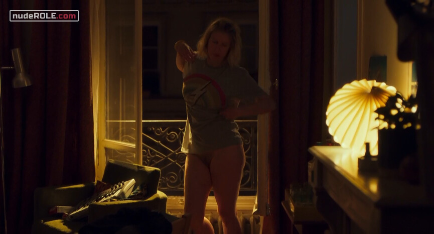 9. Louise nude , Myriam sexy – Perfect Nanny (2019)