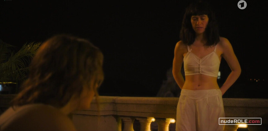 22. Hedi Kron nude , Fritzi Jandorf nude – KaDeWe s01e03-06 (2021)