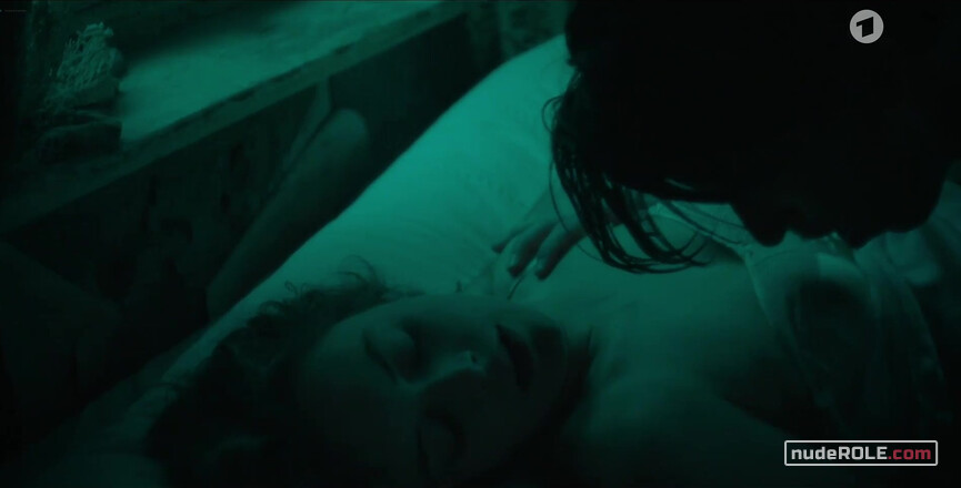 26. Hedi Kron nude , Fritzi Jandorf nude – KaDeWe s01e03-06 (2021)