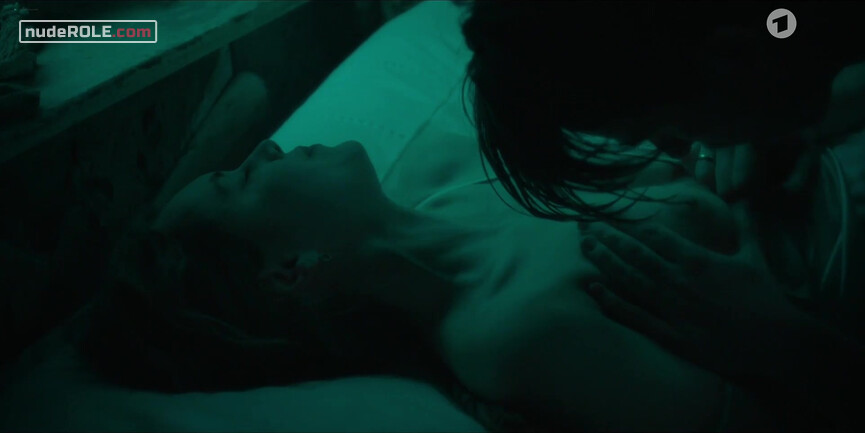 27. Hedi Kron nude , Fritzi Jandorf nude – KaDeWe s01e03-06 (2021)