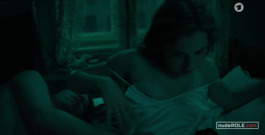 28. Hedi Kron nude , Fritzi Jandorf nude – KaDeWe s01e03-06 (2021)