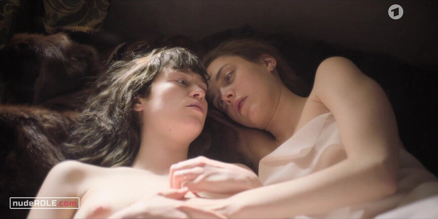 4. Hedi Kron nude , Fritzi Jandorf nude – KaDeWe s01e03-06 (2021)