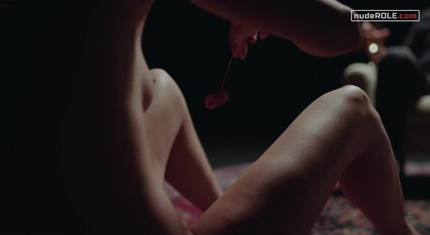 21. Julie nude – The Worst Person in the World (2021)