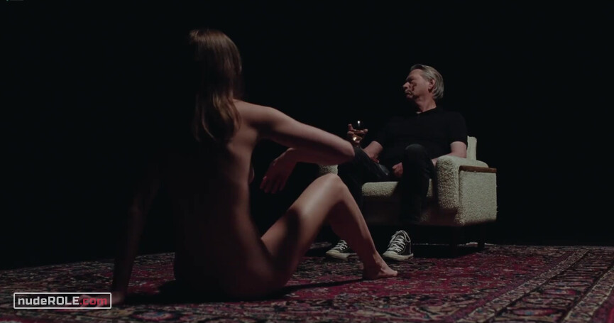 23. Julie nude – The Worst Person in the World (2021)
