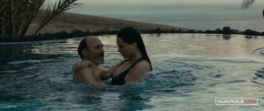 15. Gilda nude – The Whistlers (2019)