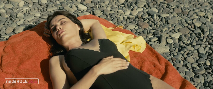 17. Gilda nude – The Whistlers (2019)