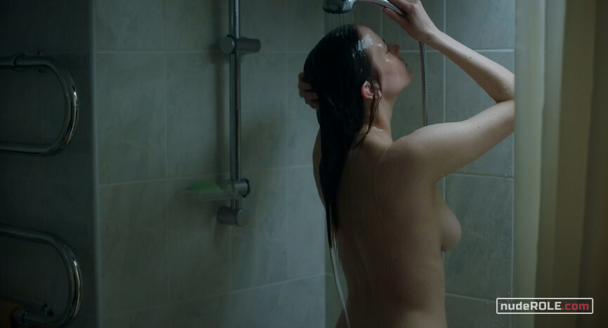 1. Sarah Loreau nude – Proxima (2019)