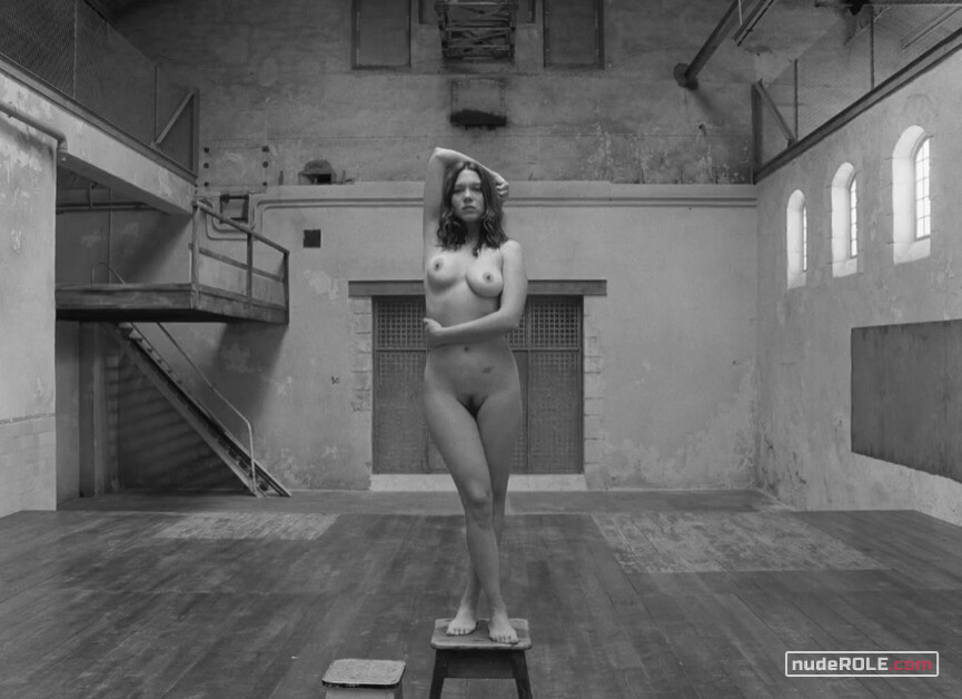 11. Simone nude – The French Dispatch (2021)