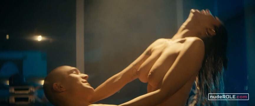 3. Julia nude – Proceder (2019)