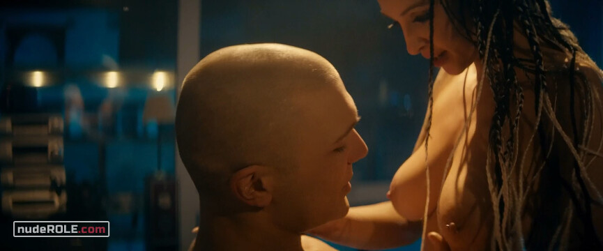 5. Julia nude – Proceder (2019)