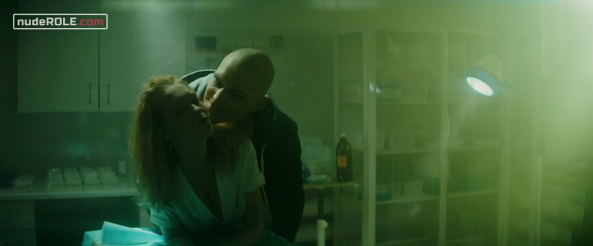 8. Julia nude – Proceder (2019)