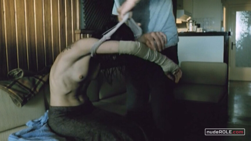 8. Chambermaid nude , Thima Paralias nude – Kinetta (2005)