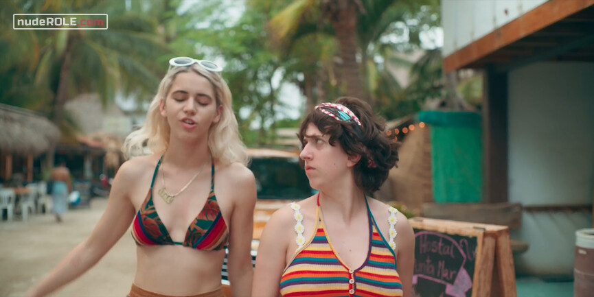 10. Carlota sexy, Vera sexy – Unstoppable s01e08 (2020)